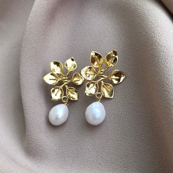 Beautiful Gold Earring with Unique Style