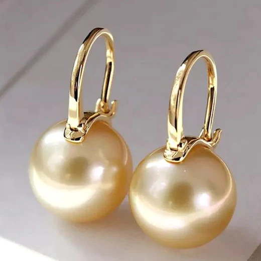 Elegant Gold Earring for Every Occasion