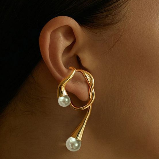 Classic Pearl Earring with Timeless Appeal