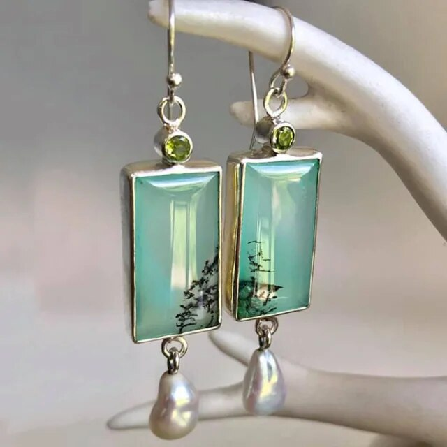 Classic Pearl Earring with Timeless Appeal