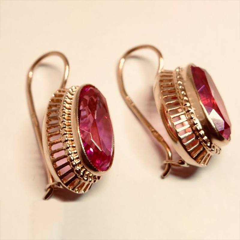 Elegant Gold Earring for Every Occasion