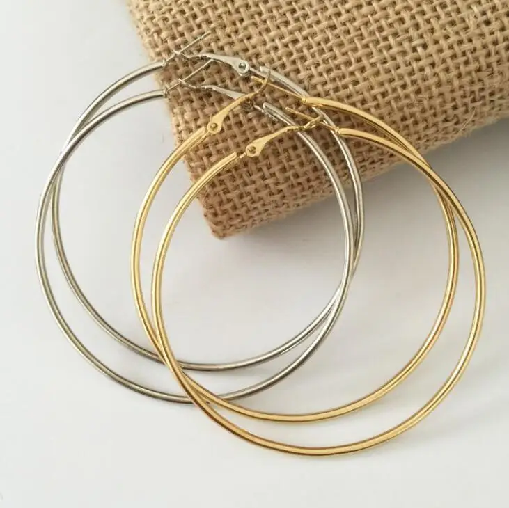 Beautiful Gold Earring with Unique Style