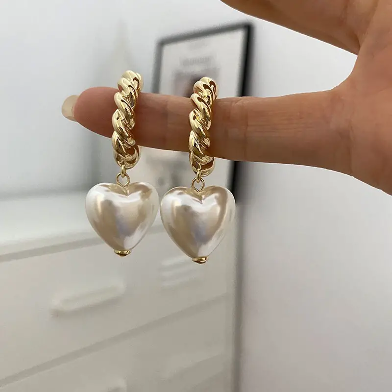Beautiful Pearl Earring with Unique Style