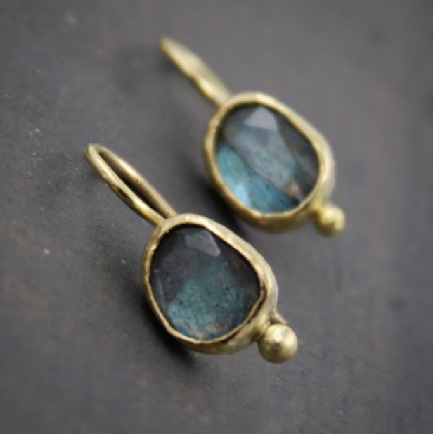 Beautiful Gold Earring with Unique Style