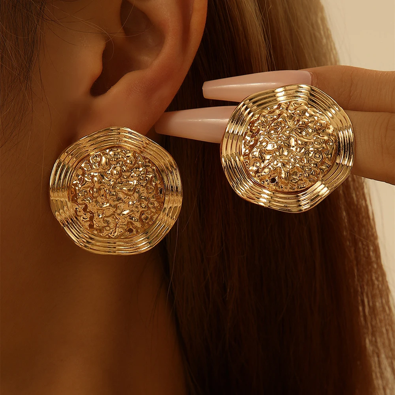 Romantic Gold Earring for Special Moments