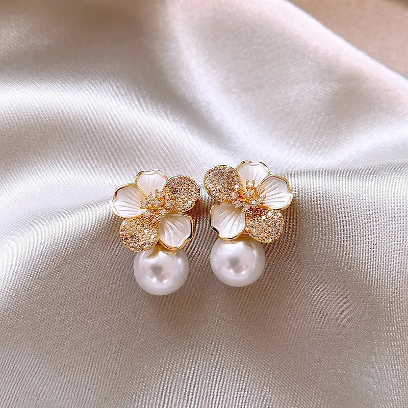 Romantic Pearl Earring for Special Moments