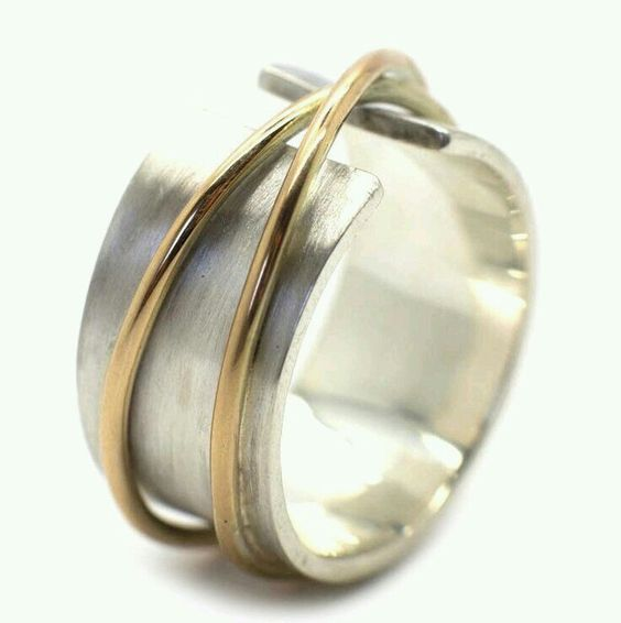 Romantic Gold Ring for Special Moments