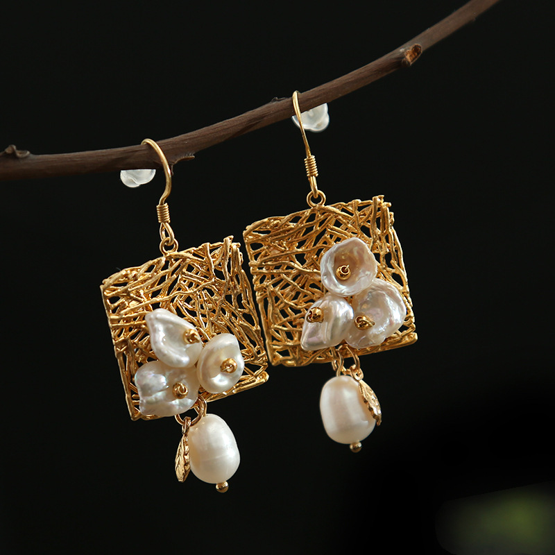 Charming Pearl Earring for Any Occasion