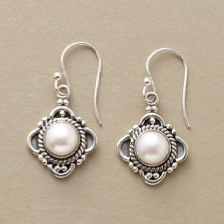 Charming Pearl Earring for Any Occasion