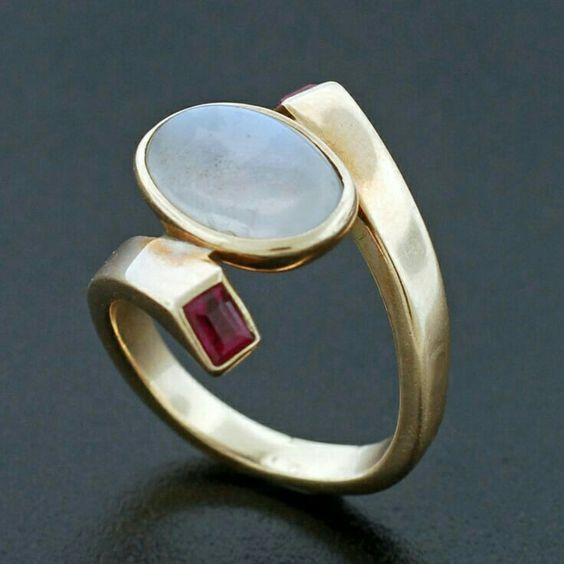 Beautiful Gold Ring with Unique Style