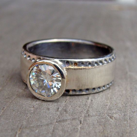 Classic Silver Ring with Timeless Appeal