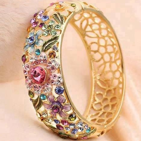 Beautiful Gold Ring with Unique Style