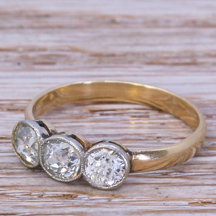 Classic Gold Ring with Timeless Appeal
