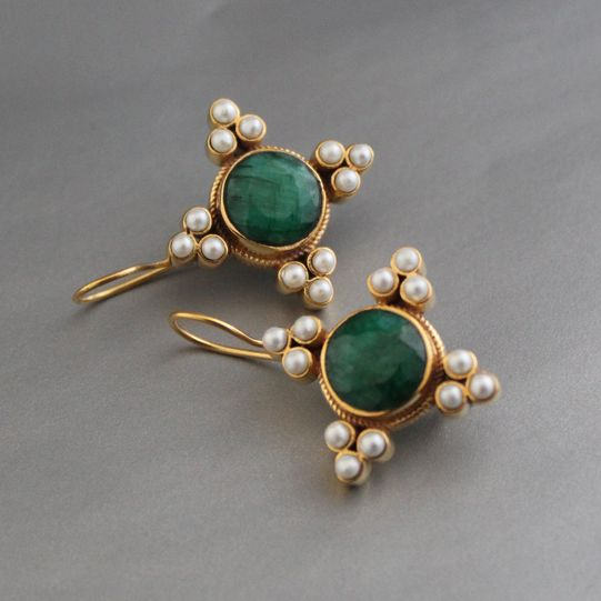 Classic Pearl Earring with Timeless Appeal