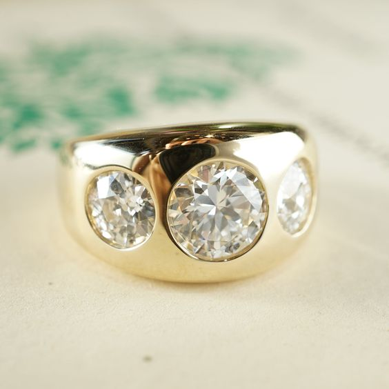 Classic Gold Ring with Timeless Appeal
