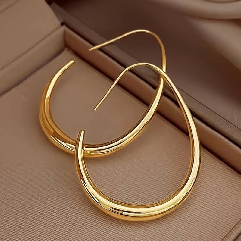 Beautiful Gold Earring with Unique Style