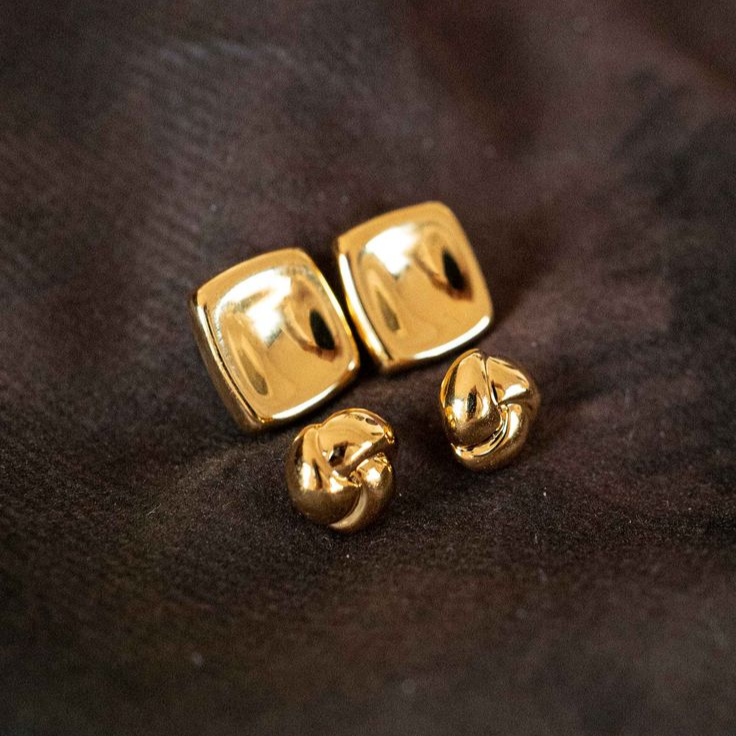 Beautiful Gold Earring with Unique Style