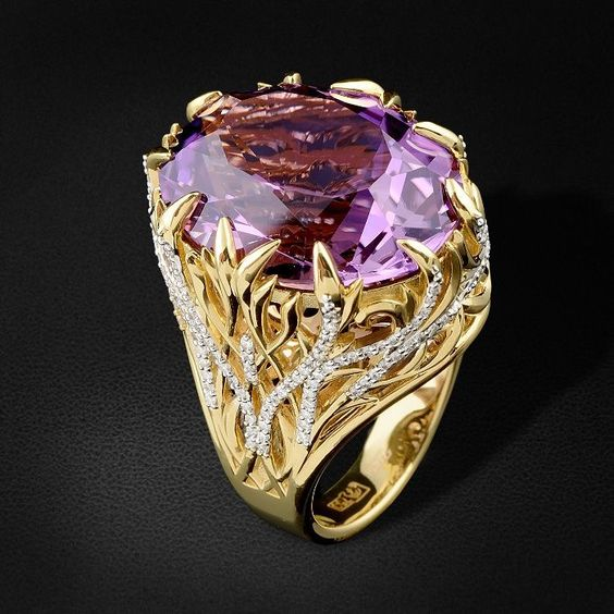 Classic Gold Ring with Timeless Appeal