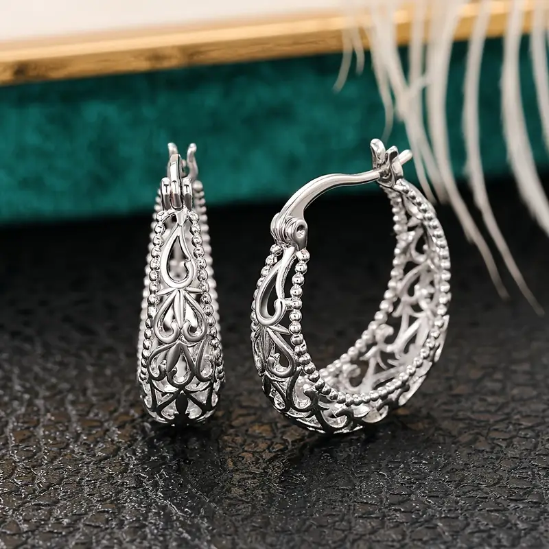 Charming Silver Earring for Any Occasion