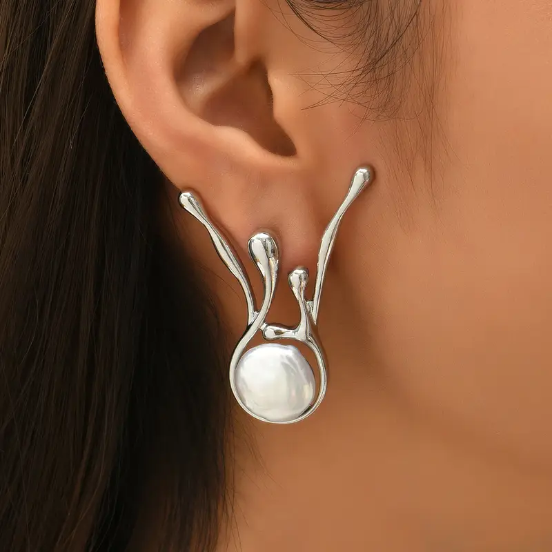 Charming Silver Earring for Any Occasion