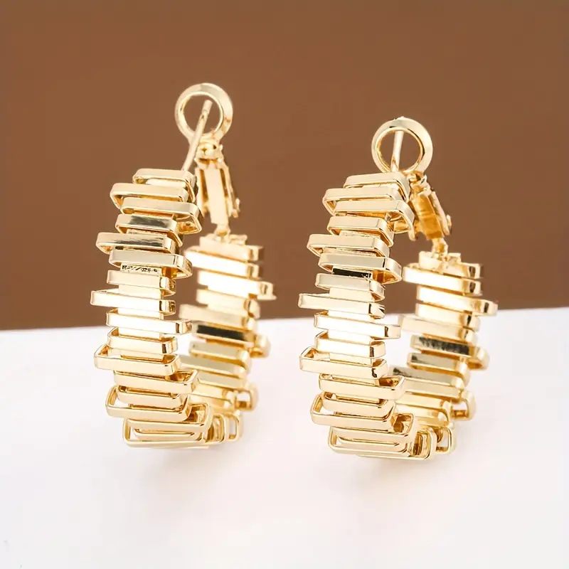 Charming Gold Earring for Any Occasion