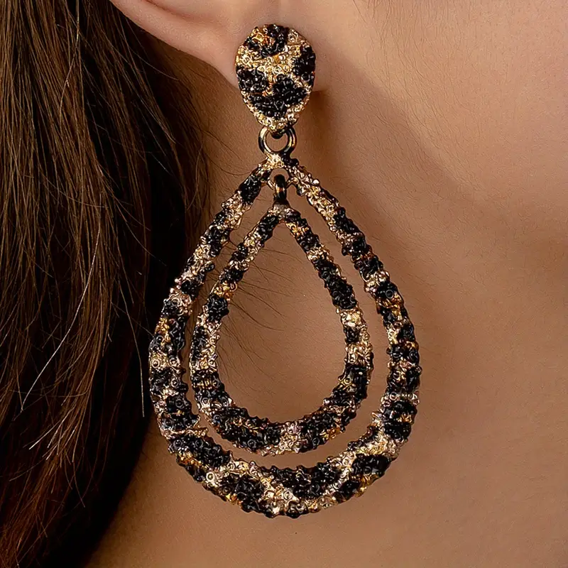 Romantic Gold Earring for Special Moments