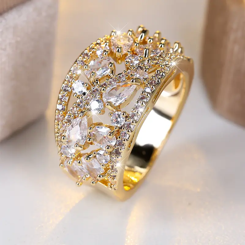 Classic Gold Ring with Timeless Appeal