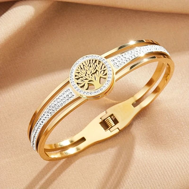 Romantic Gold Bracelet for Special Moments