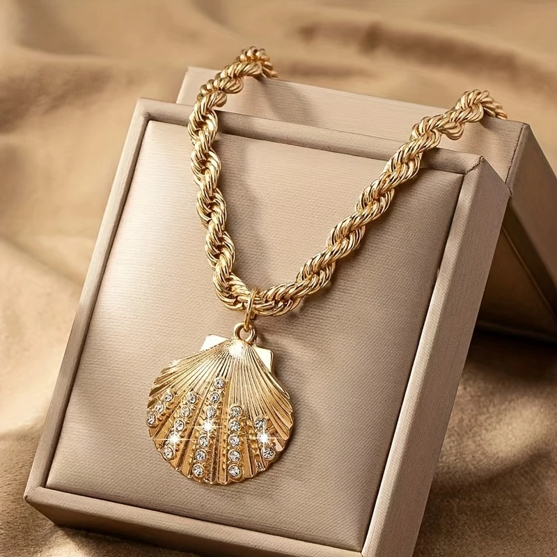 Charming Gold Necklace for Any Occasion