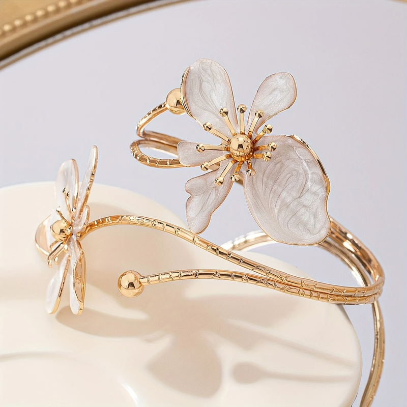 Classic Gold Bracelet with Timeless Appeal