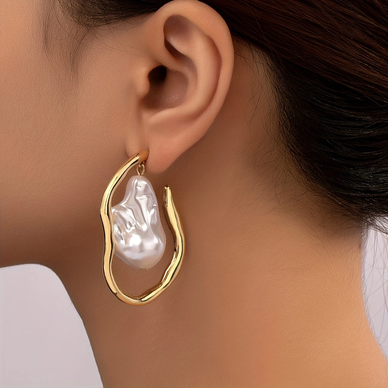 Beautiful Gold Earring with Unique Style