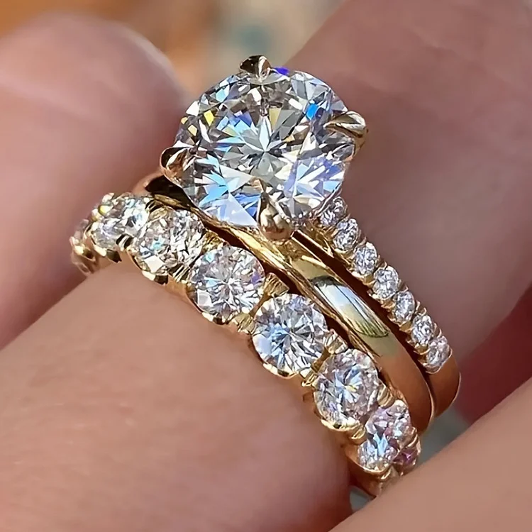 Beautiful Gold Set with Unique Style