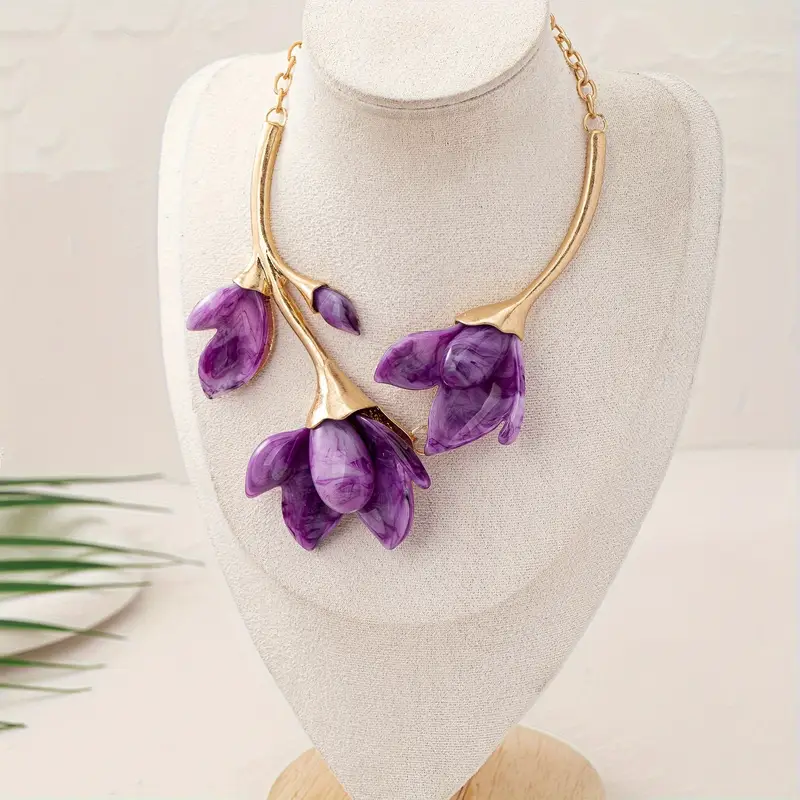 Romantic Gold Necklace for Special Moments