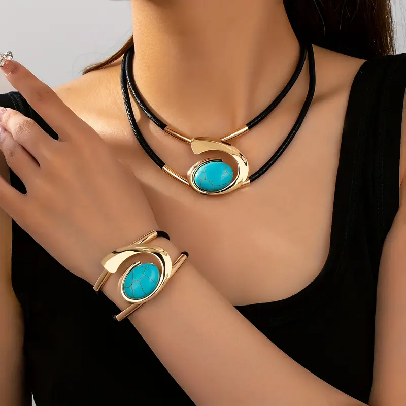 Beautiful Gold Set with Unique Style