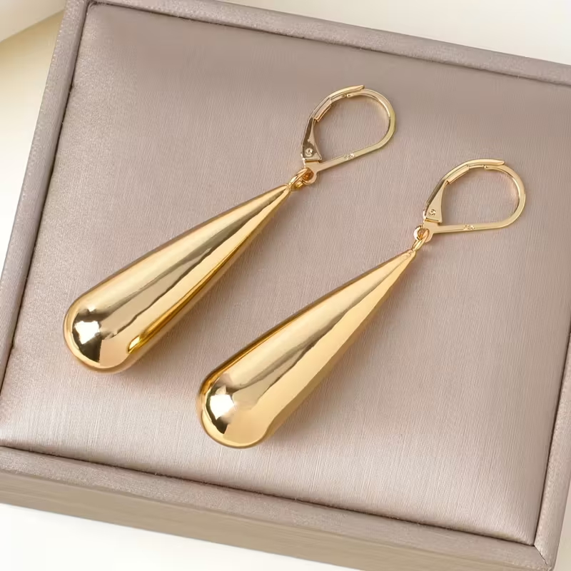 Romantic Gold Earring for Special Moments
