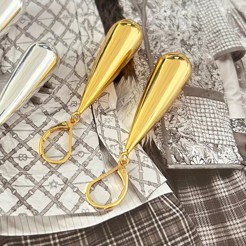 Romantic Gold Earring for Special Moments