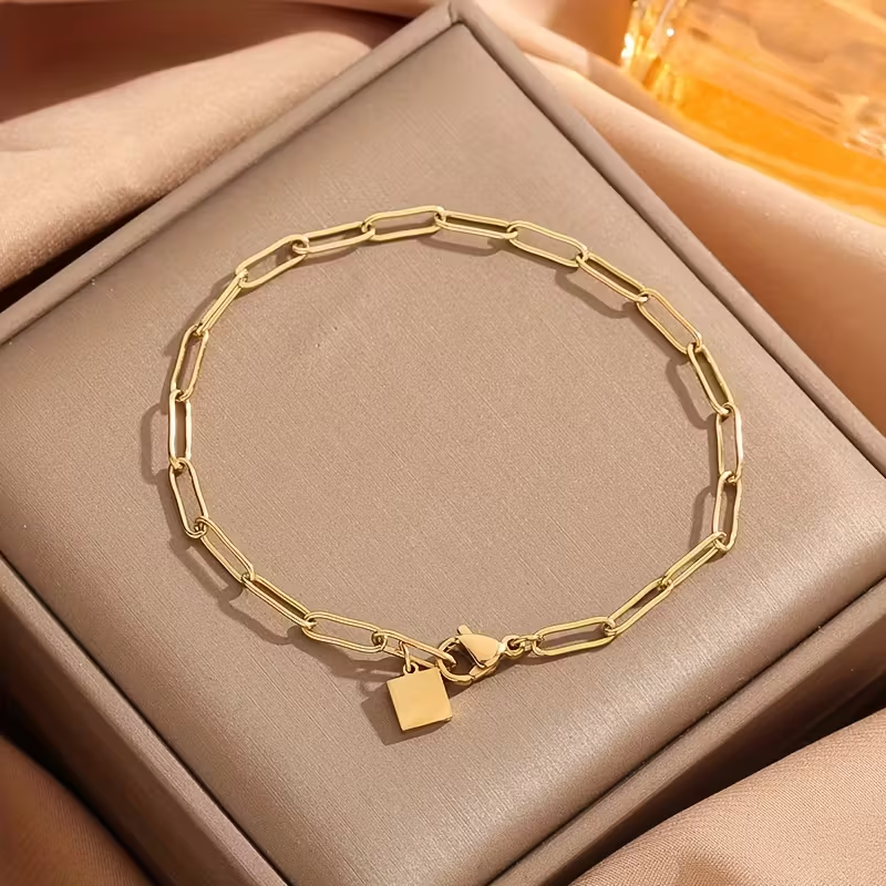 Stunning Gold Bracelet for Daily Wear