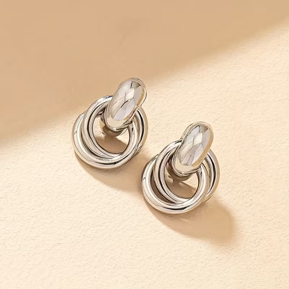 Classic Gold Earring with Timeless Appeal