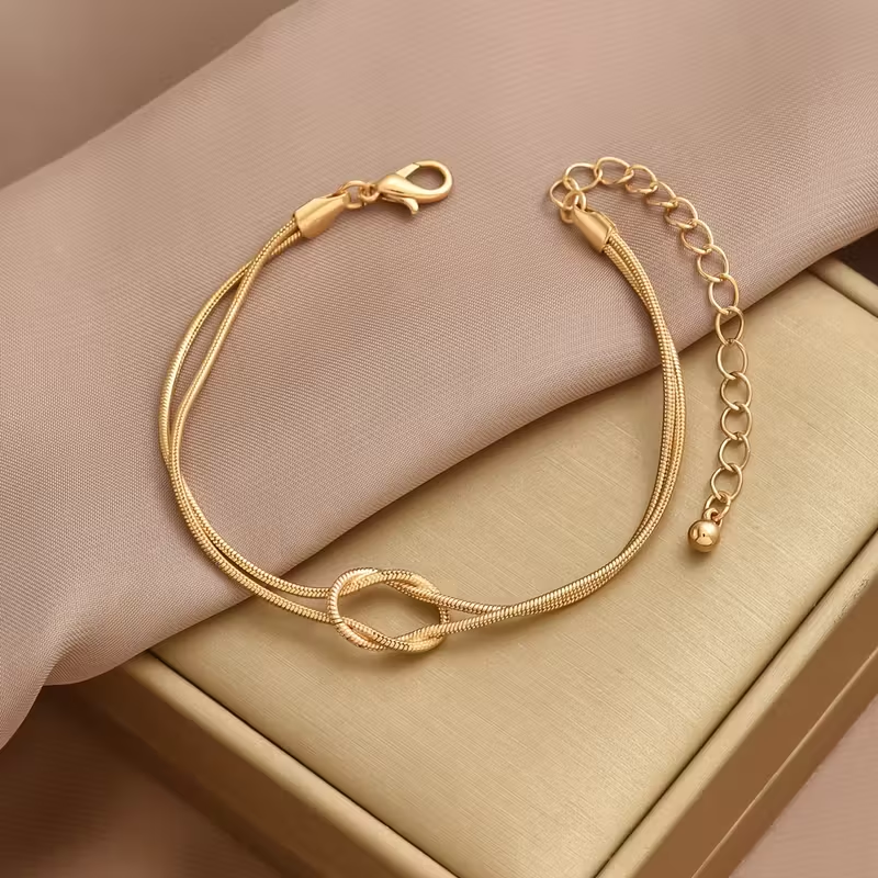 Romantic Gold Bracelet for Special Moments