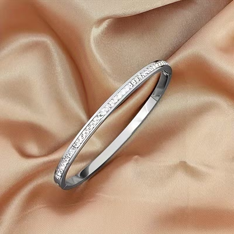 Romantic Silver Bracelet for Special Moments