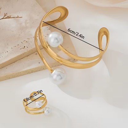 Beautiful Gold Set with Unique Style