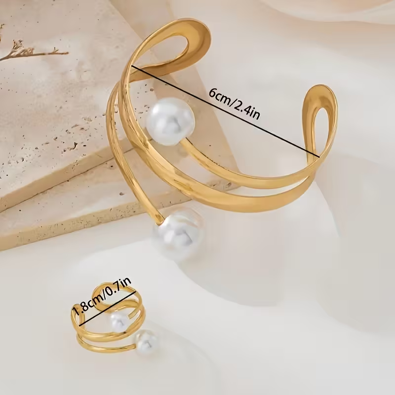 Beautiful Gold Set with Unique Style