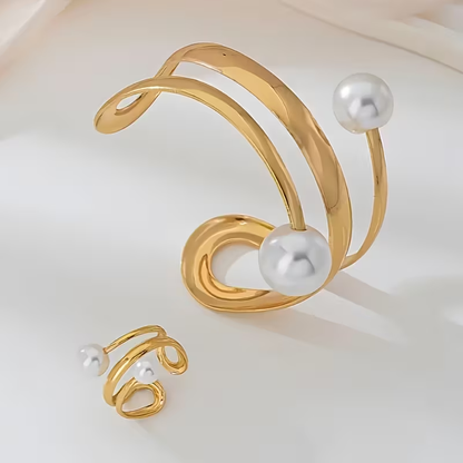 Beautiful Gold Set with Unique Style