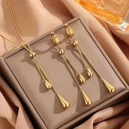 Beautiful Gold Set with Unique Style