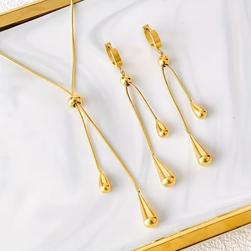 Beautiful Gold Set with Unique Style