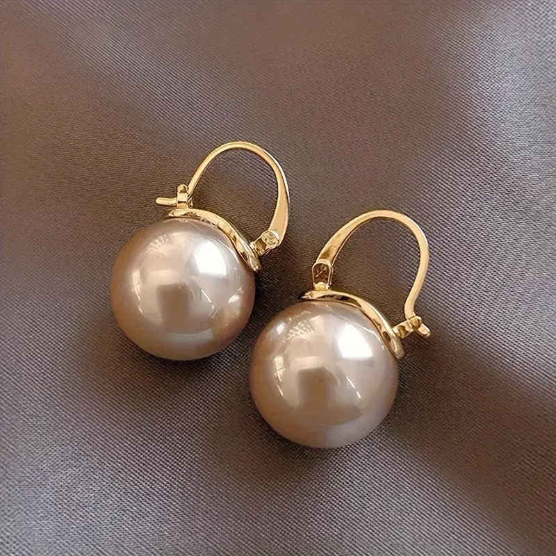 Beautiful Gold Earring with Unique Style