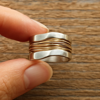 Classic Gold Ring with Timeless Appeal